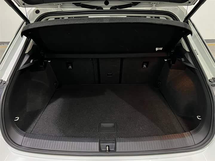 Фото 7 - Volkswagen T-Roc