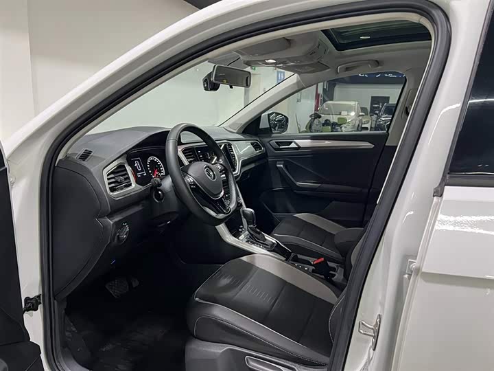 Фото 9 - Volkswagen T-Roc