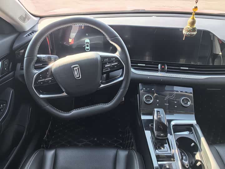 Фото 7 - Bestune B70