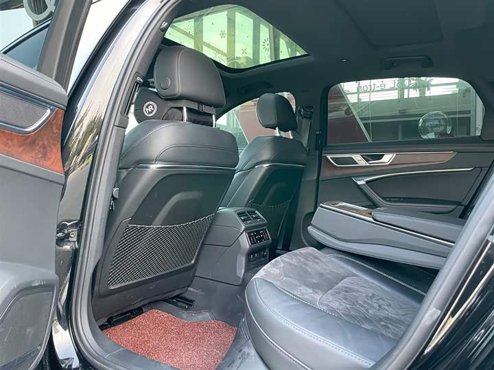 Фото 5 - Audi A6L