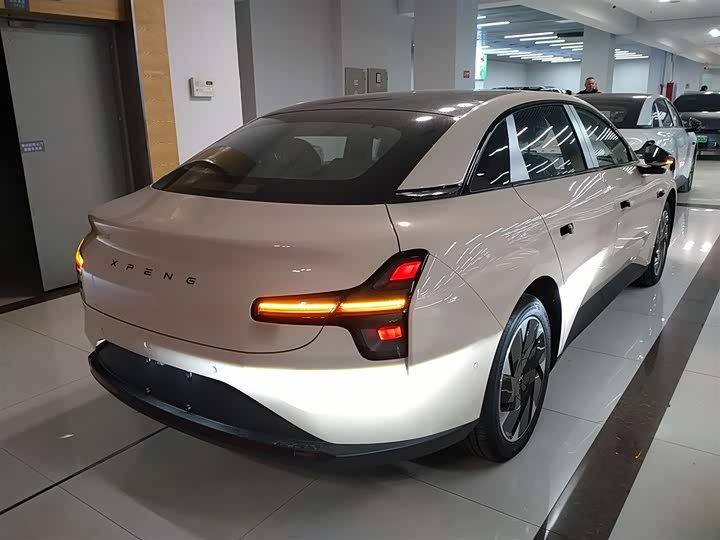 Фото 7 - XPeng Mona M03