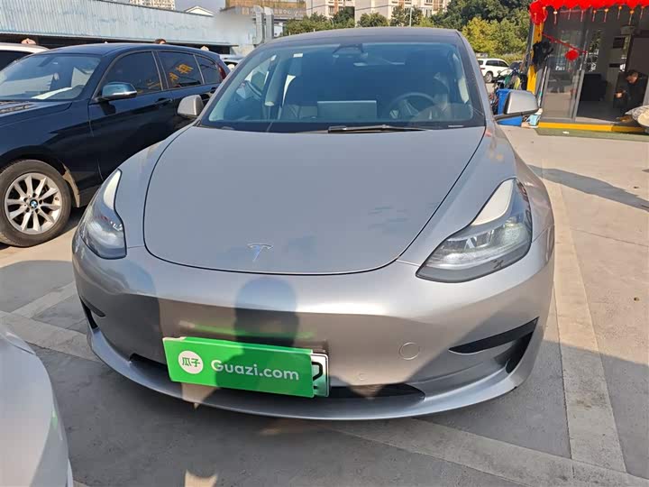 Фото 3 - Tesla Model 3