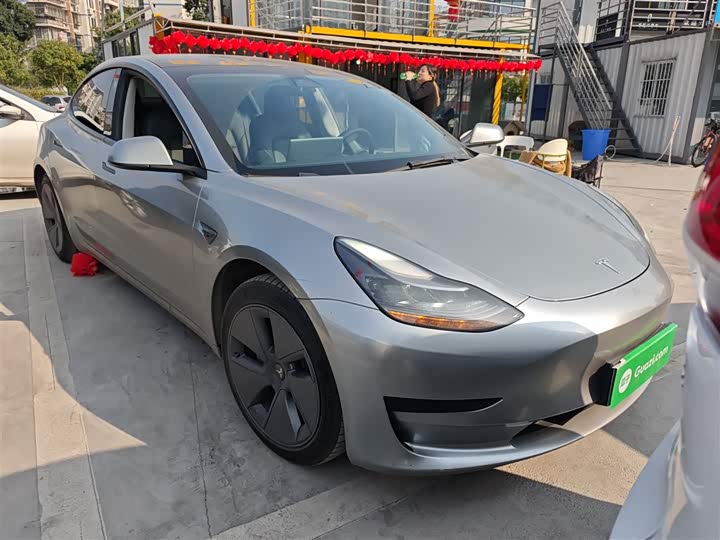 Фото 4 - Tesla Model 3