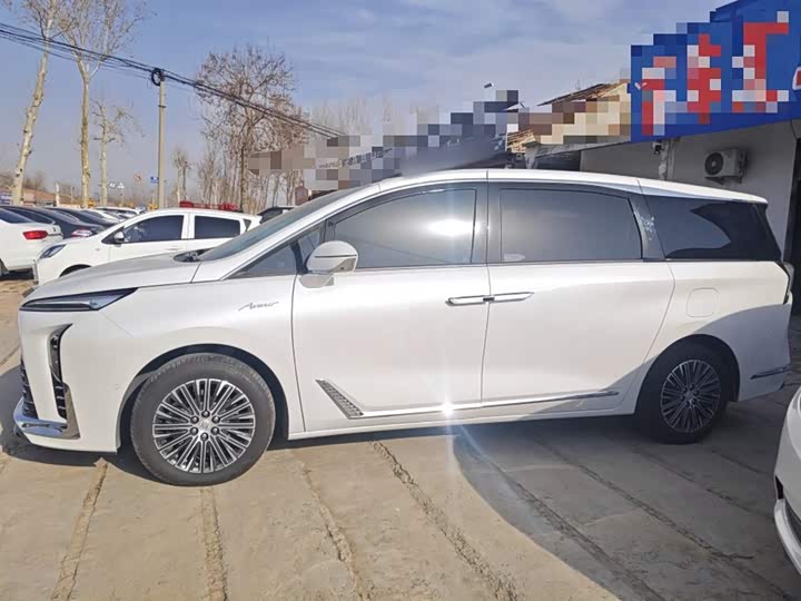 Фото 5 - Buick GL8 Hybrid