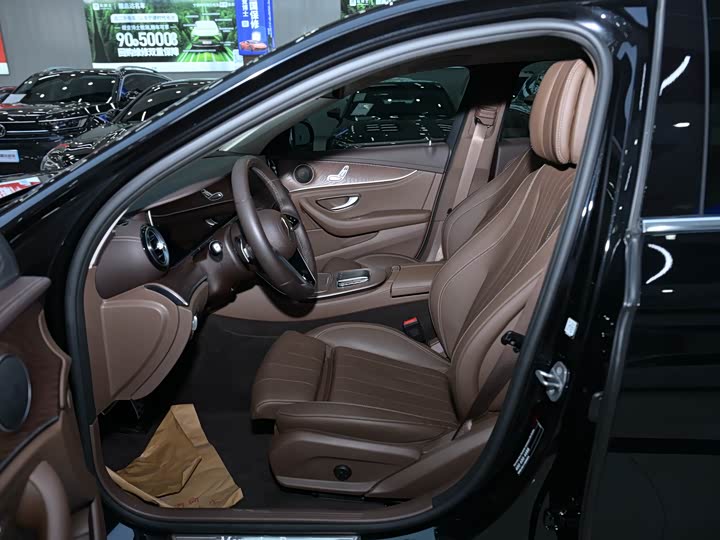 Фото 6 - Mercedes-Benz E-Class