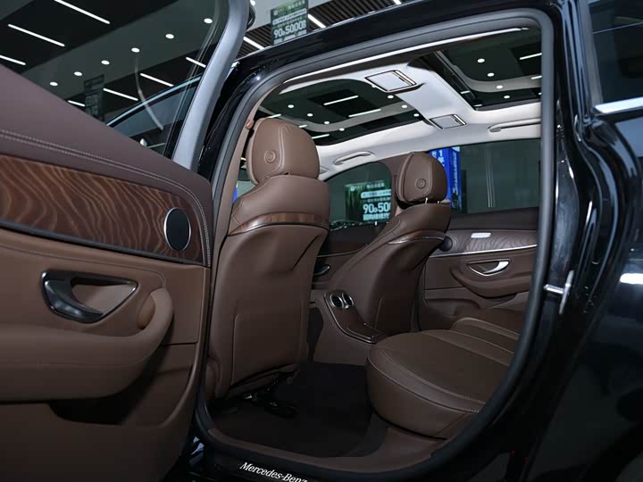 Фото 7 - Mercedes-Benz E-Class