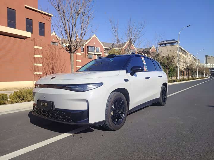 Фото 1 - Leapmotor C10