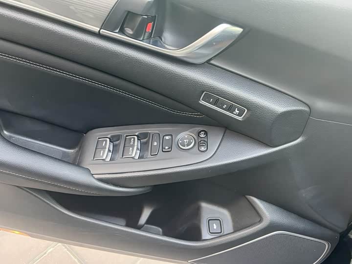 Фото 4 - Honda Accord