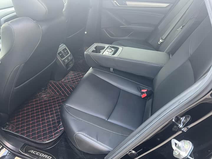 Фото 6 - Honda Accord