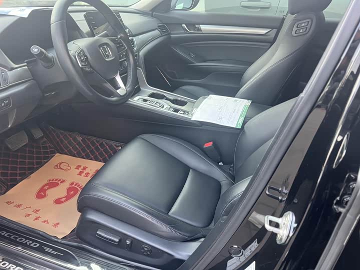 Фото 8 - Honda Accord