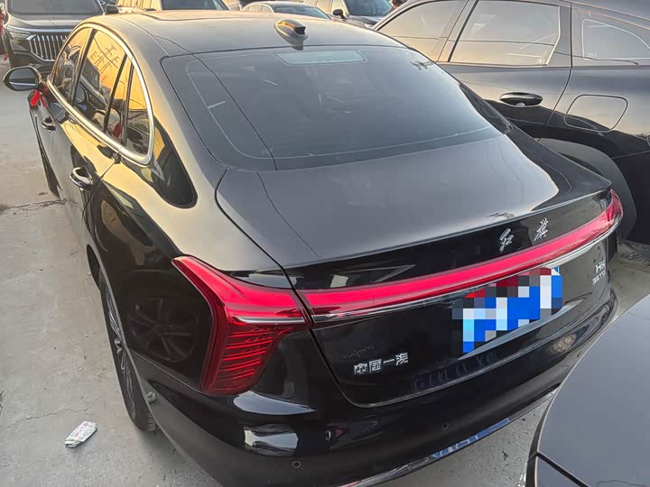 Фото 9 - Hongqi H5