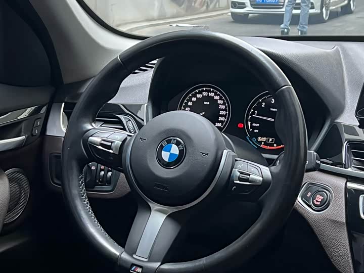 Фото 8 - BMW X1