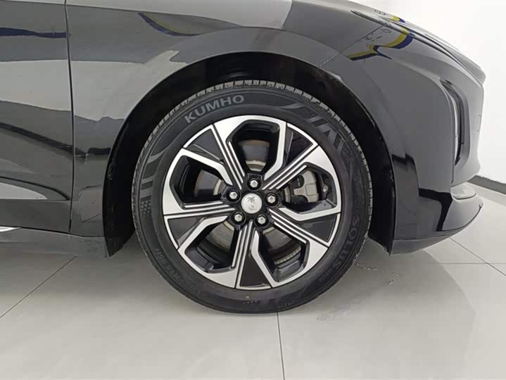 Фото 6 - Hongqi E-QM5