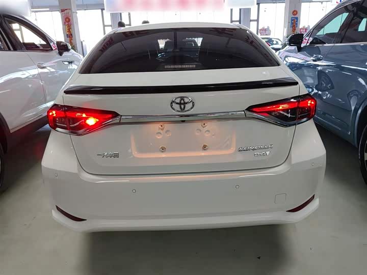 Фото 6 - Toyota Corolla