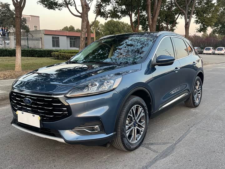 Фото 1 - Ford Escape