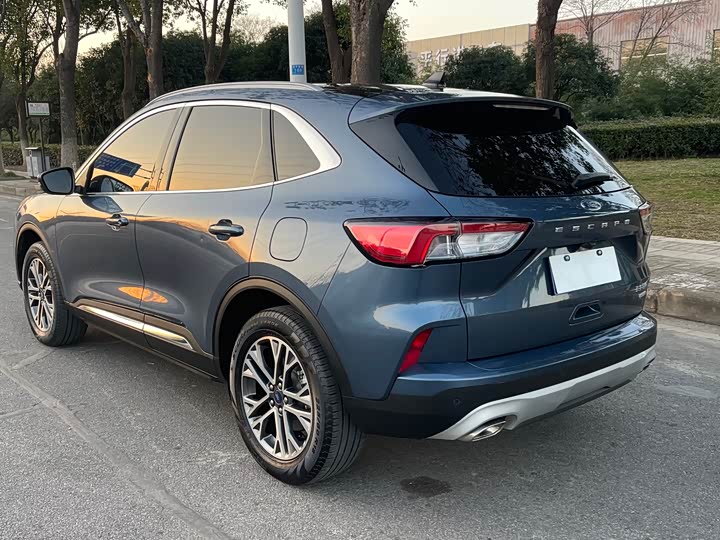 Фото 5 - Ford Escape