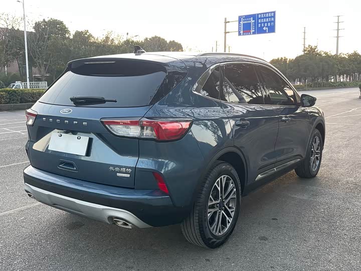 Фото 7 - Ford Escape