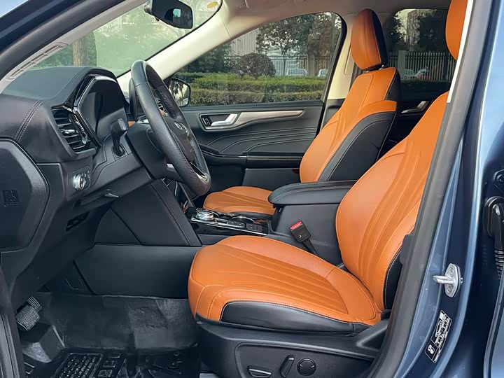 Фото 8 - Ford Escape