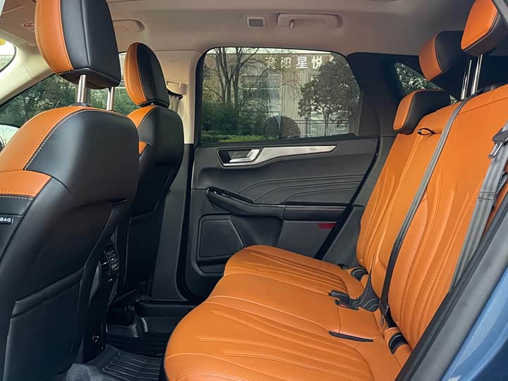 Фото 9 - Ford Escape