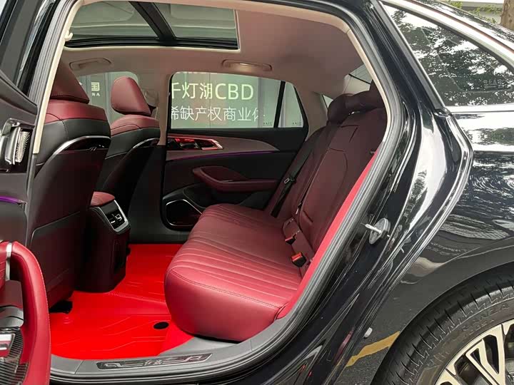 Фото 6 - Hongqi H5