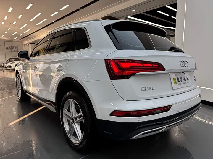 Фото 5 - Audi Q5L