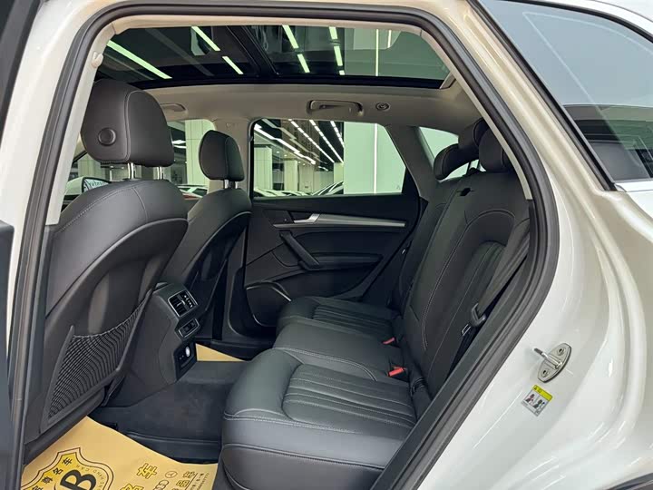 Фото 8 - Audi Q5L