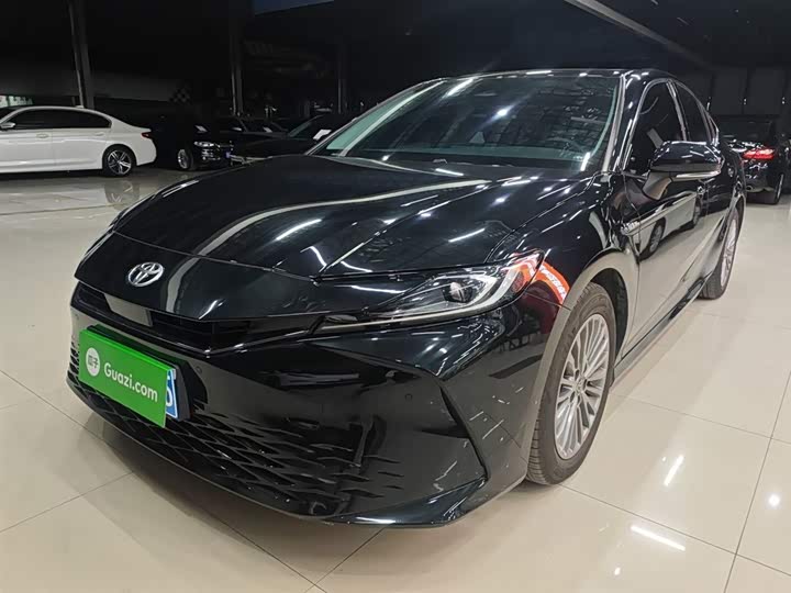 Фото 2 - Toyota Camry