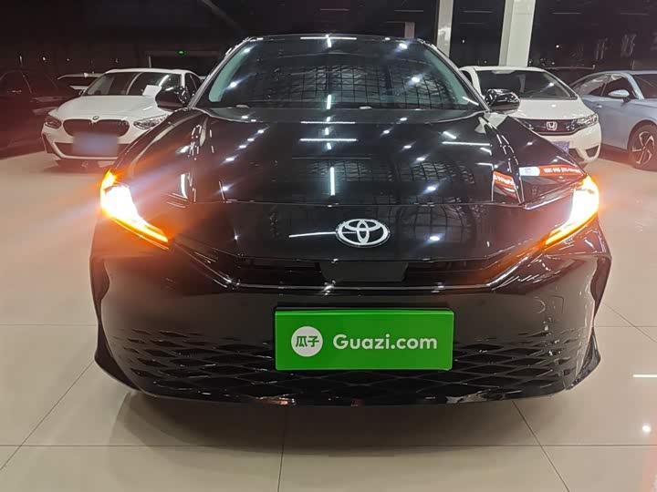 Фото 3 - Toyota Camry