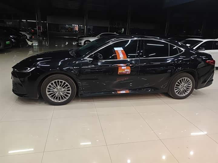 Фото 5 - Toyota Camry