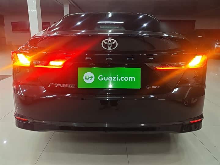 Фото 6 - Toyota Camry