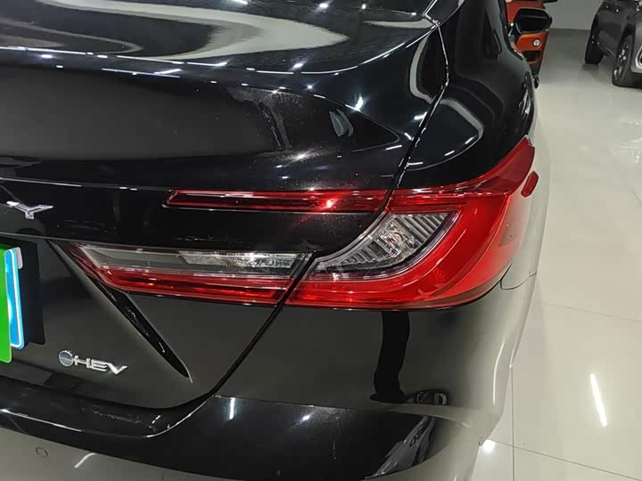 Фото 8 - Toyota Camry