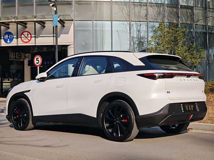 Фото 3 - BAIC Arcfox Alpha T5