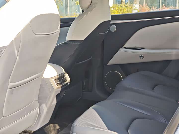 Фото 7 - BAIC Arcfox Alpha T5