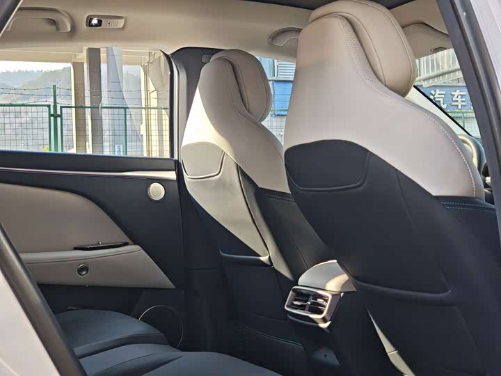 Фото 9 - BAIC Arcfox Alpha T5