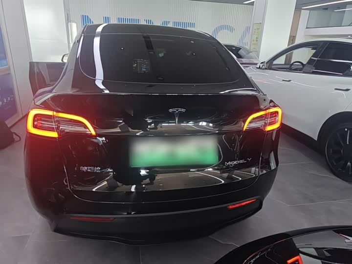 Фото 6 - Tesla Model Y