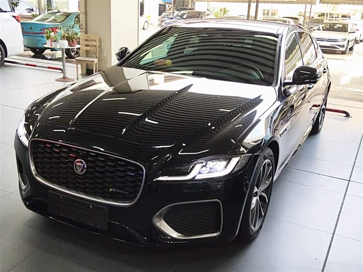 Фото 1 - Jaguar XF L