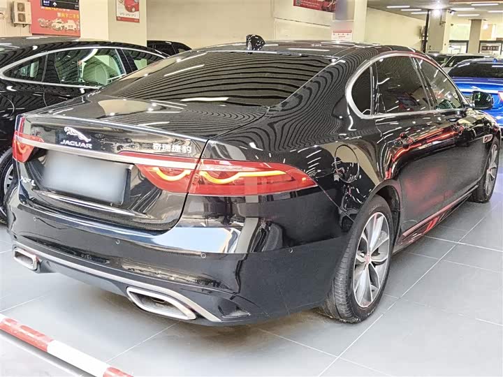 Фото 7 - Jaguar XF L