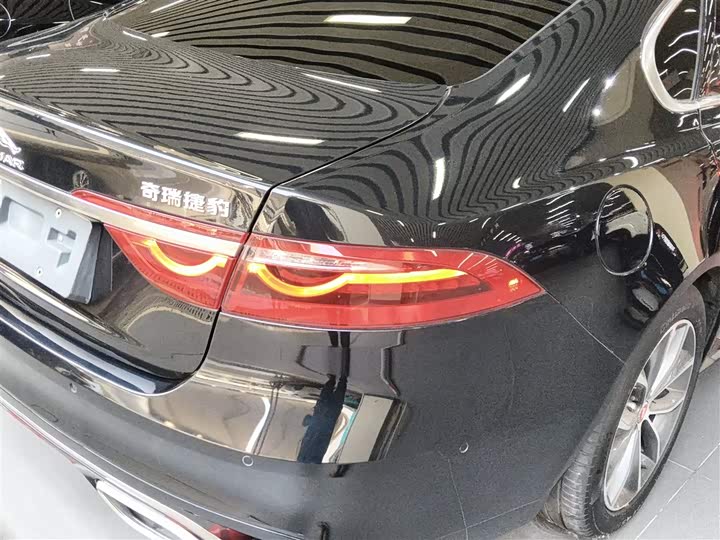 Фото 8 - Jaguar XF L