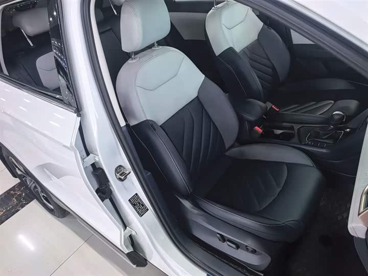 Фото 3 - Volkswagen Tharu