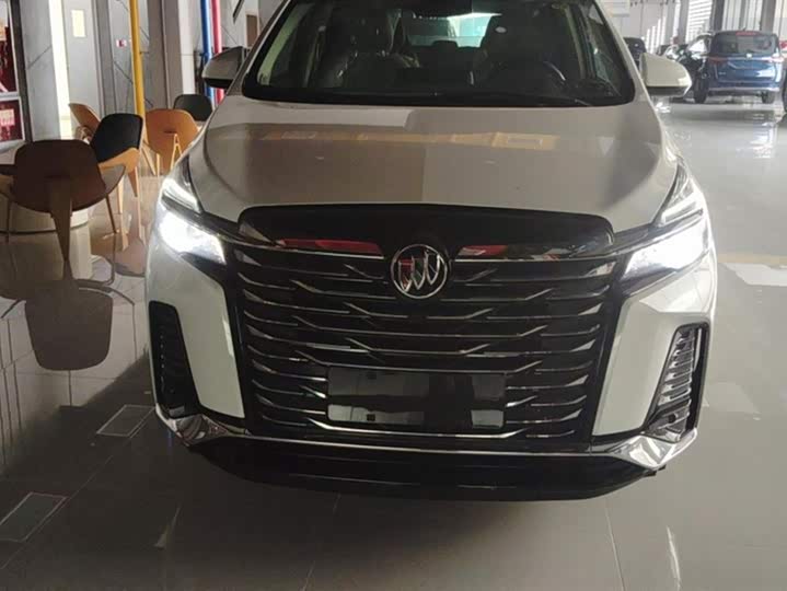 Фото 2 - Buick GL8 ES