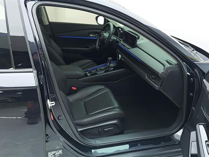 Фото 8 - Honda Accord