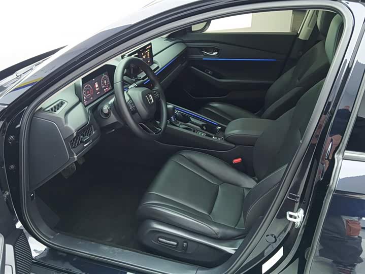 Фото 9 - Honda Accord