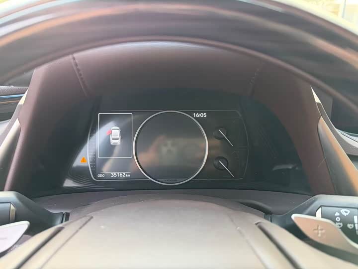 Фото 7 - Lexus ES