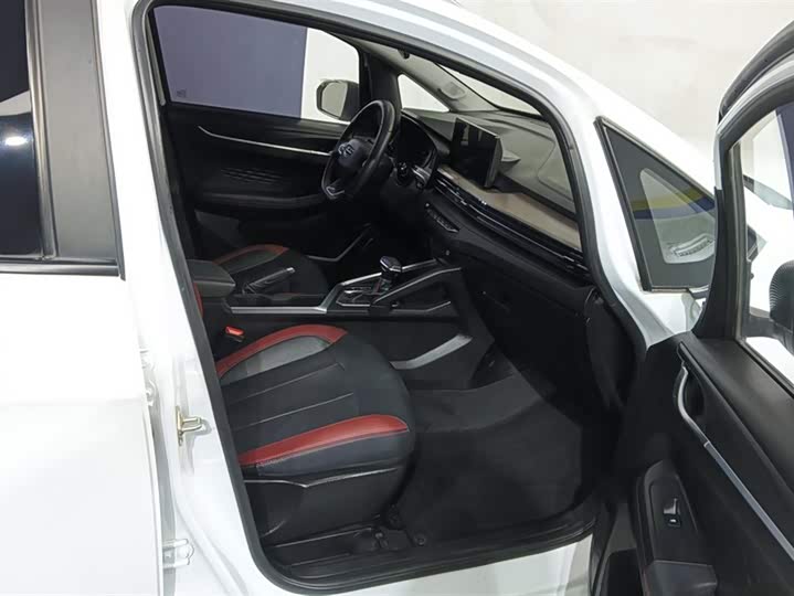 Фото 8 - Geely Vision X3