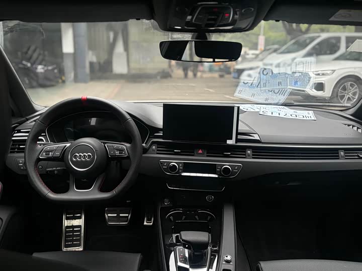 Фото 5 - Audi A4L