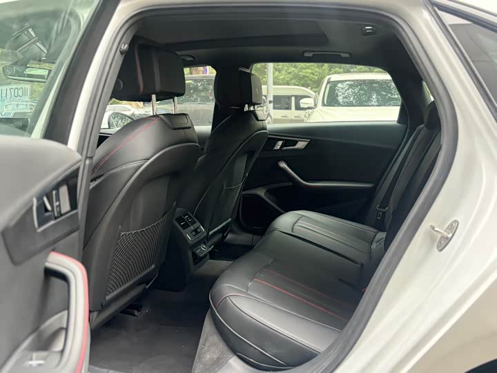 Фото 6 - Audi A4L