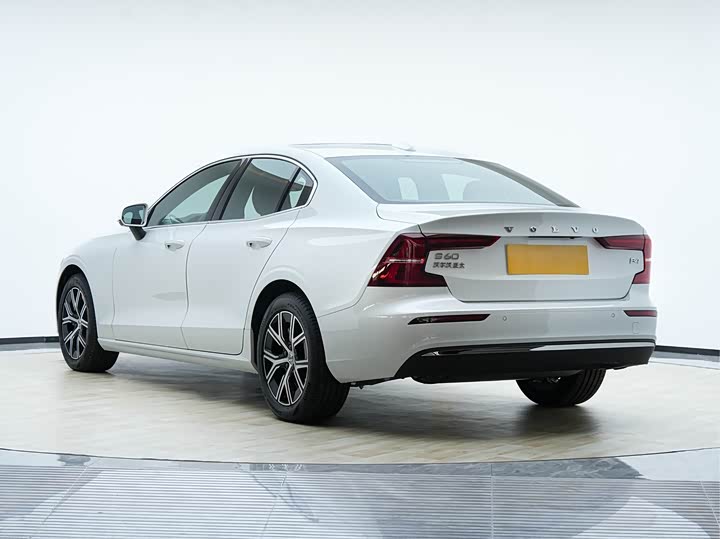 Фото 7 - Volvo S60