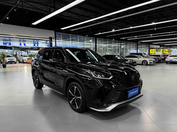 Фото 3 - Toyota Crown Kluger