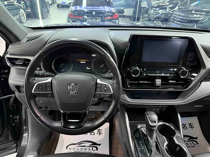 Фото 7 - Toyota Crown Kluger