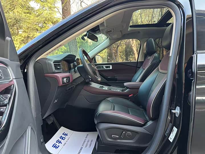 Фото 4 - Ford Explorer